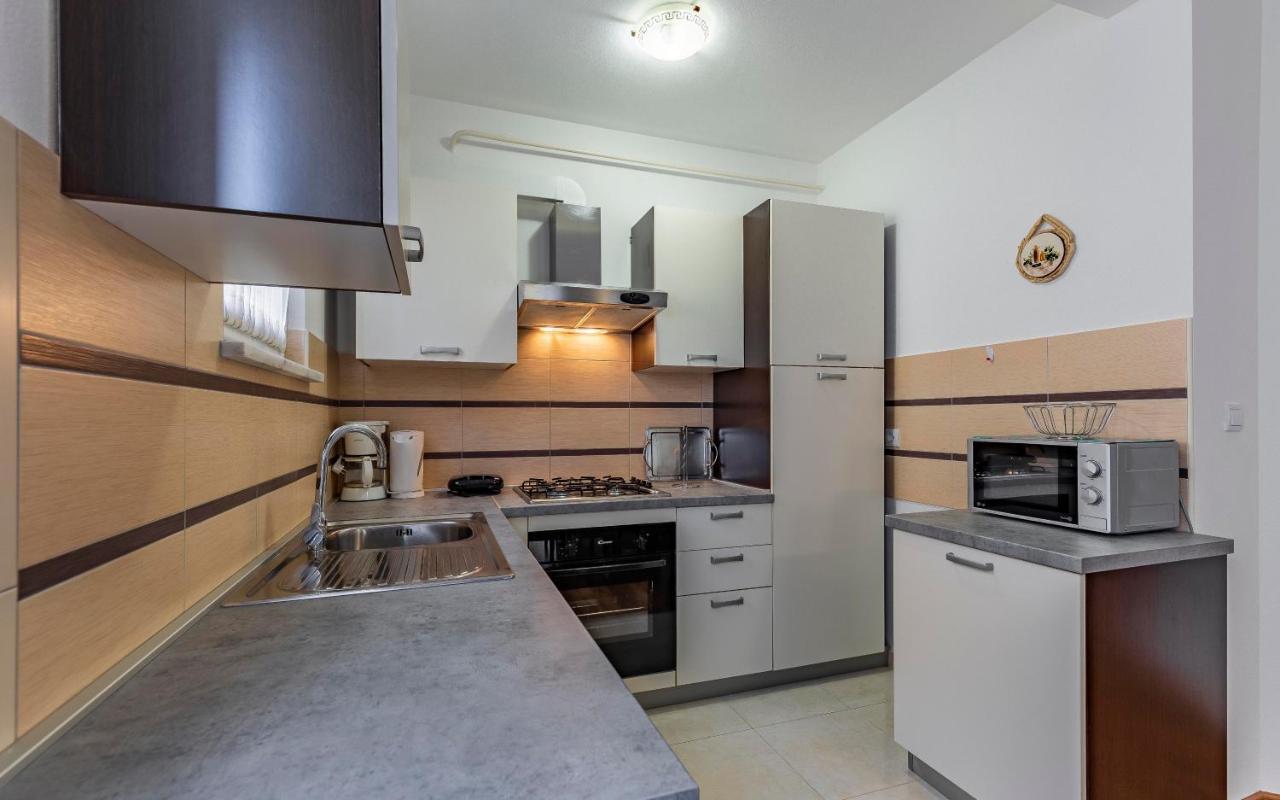 Istriensonne - Apartments Veruda Mit Grillterrasse Пула Екстериор снимка