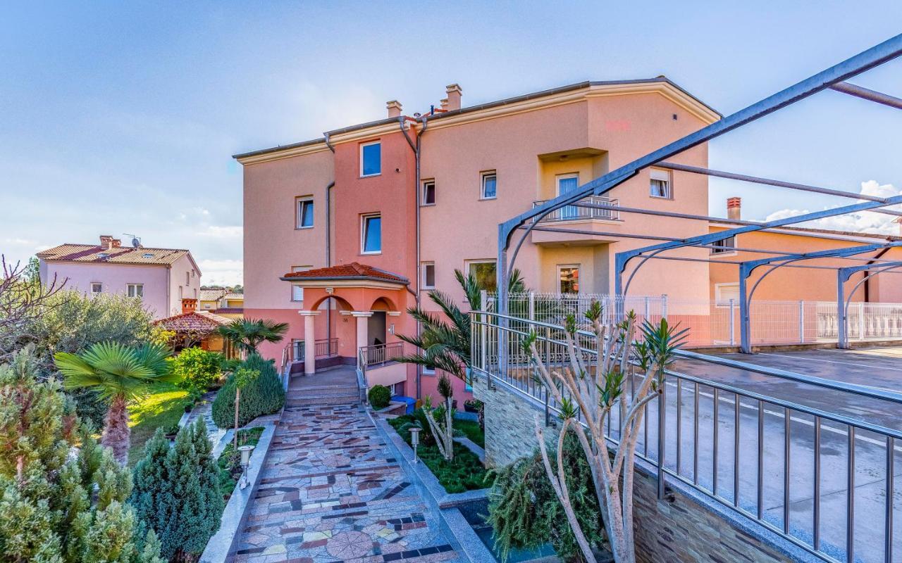 Istriensonne - Apartments Veruda Mit Grillterrasse Пула Екстериор снимка