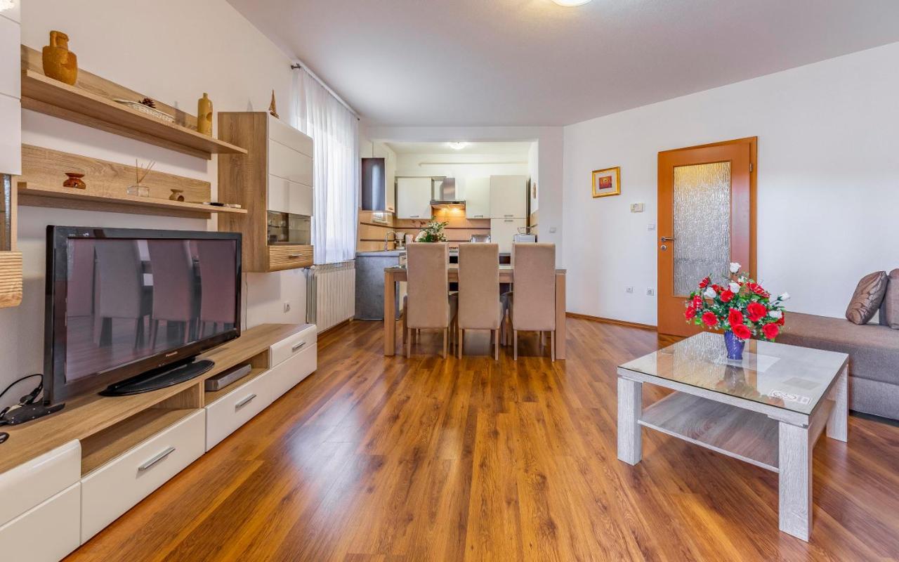 Istriensonne - Apartments Veruda Mit Grillterrasse Пула Екстериор снимка