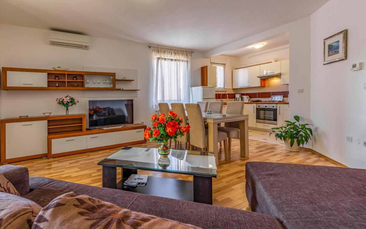 Istriensonne - Apartments Veruda Mit Grillterrasse Пула Екстериор снимка