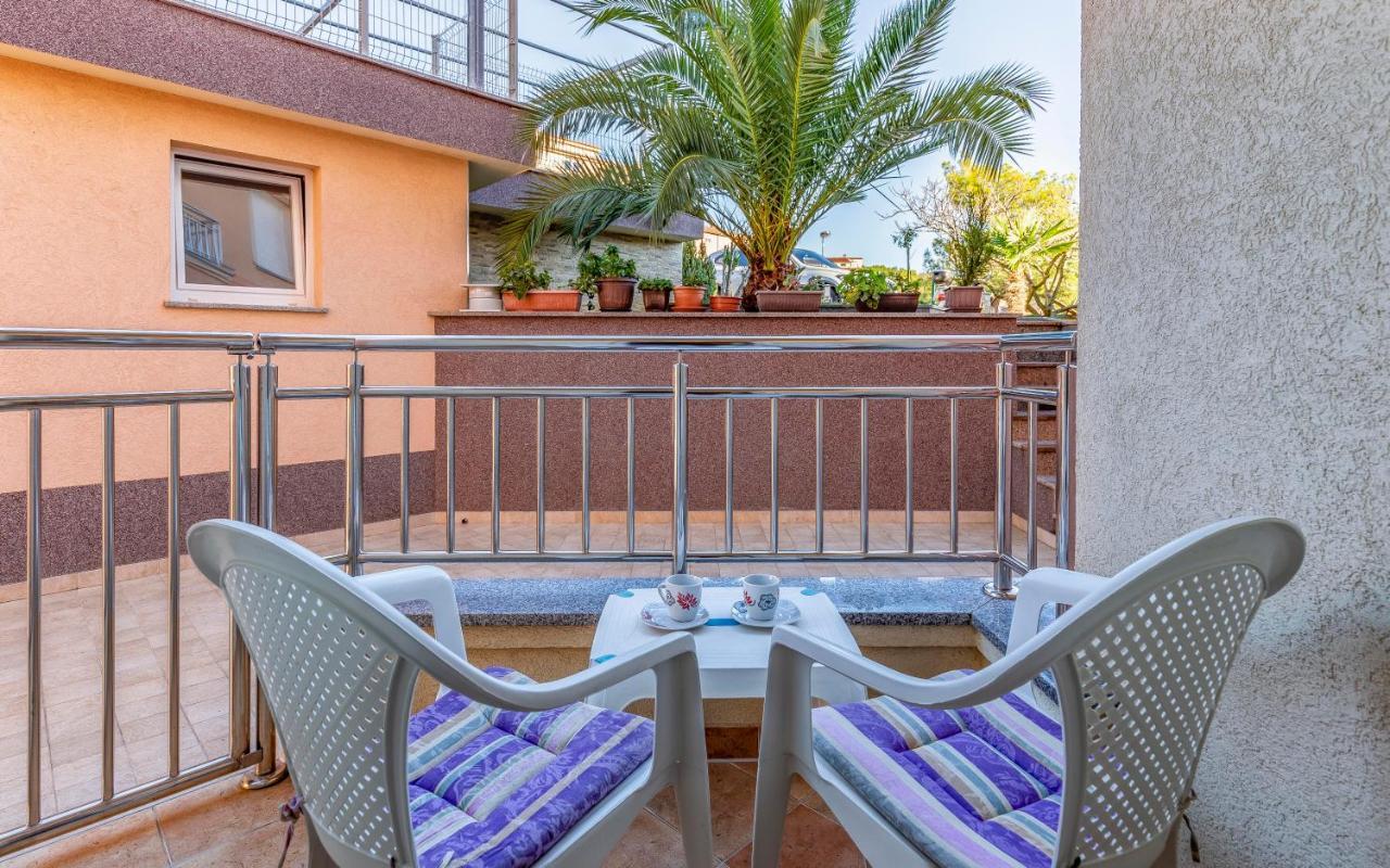 Istriensonne - Apartments Veruda Mit Grillterrasse Пула Екстериор снимка