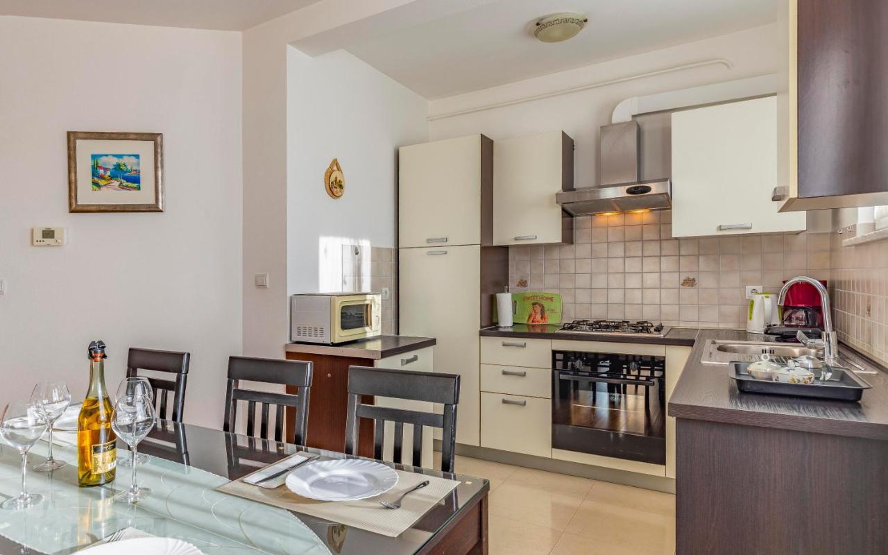Istriensonne - Apartments Veruda Mit Grillterrasse Пула Екстериор снимка