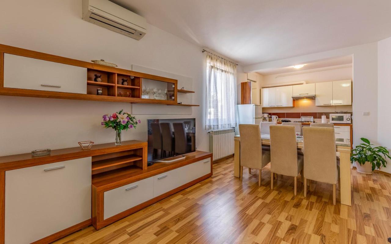 Istriensonne - Apartments Veruda Mit Grillterrasse Пула Екстериор снимка