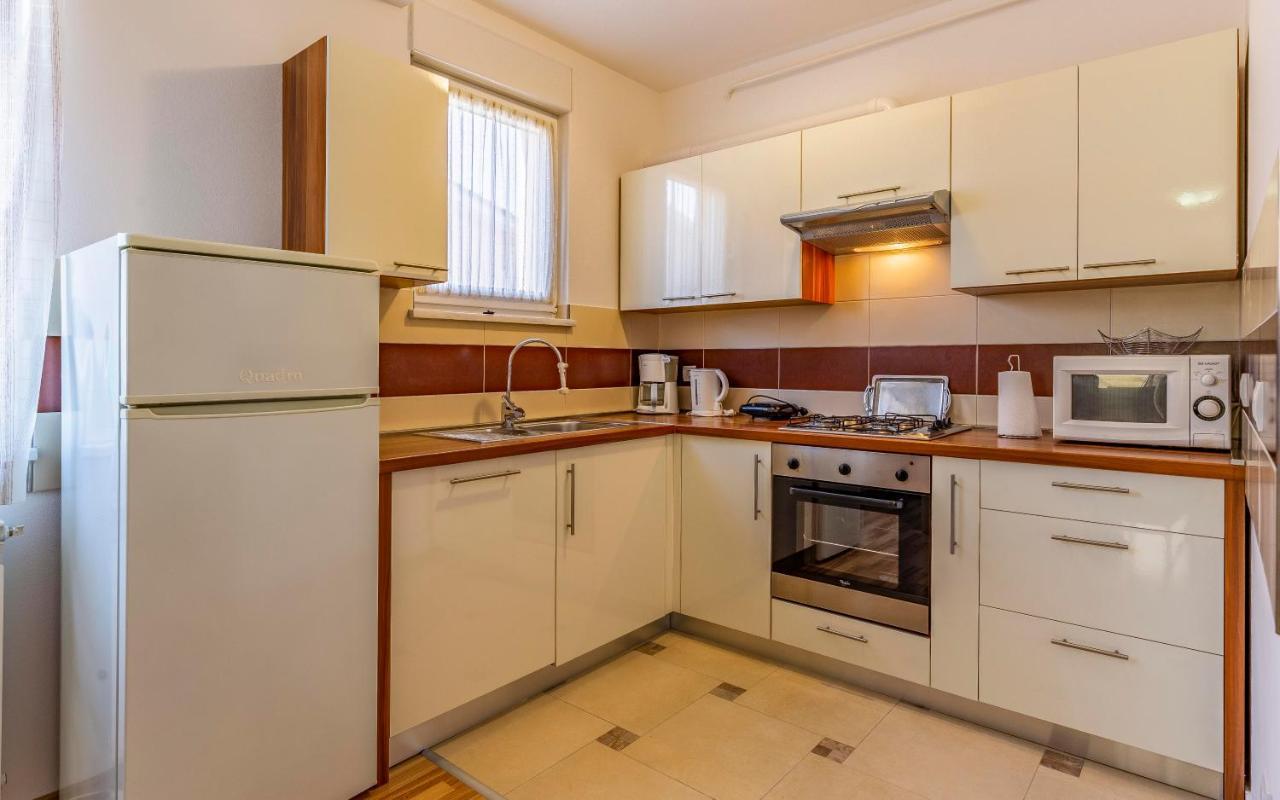 Istriensonne - Apartments Veruda Mit Grillterrasse Пула Екстериор снимка