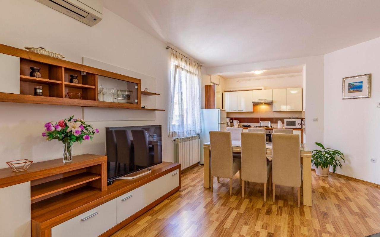 Istriensonne - Apartments Veruda Mit Grillterrasse Пула Екстериор снимка