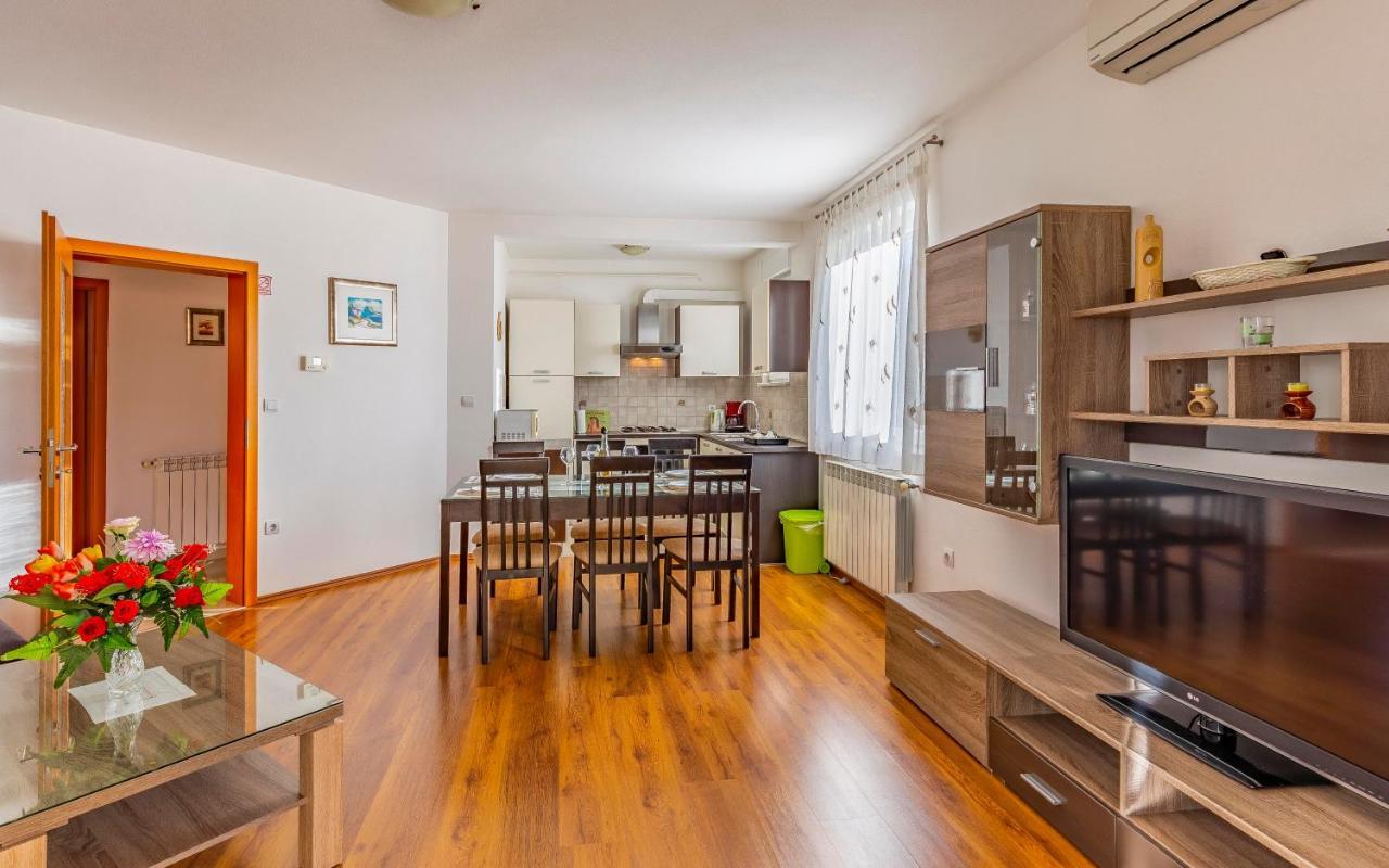 Istriensonne - Apartments Veruda Mit Grillterrasse Пула Екстериор снимка