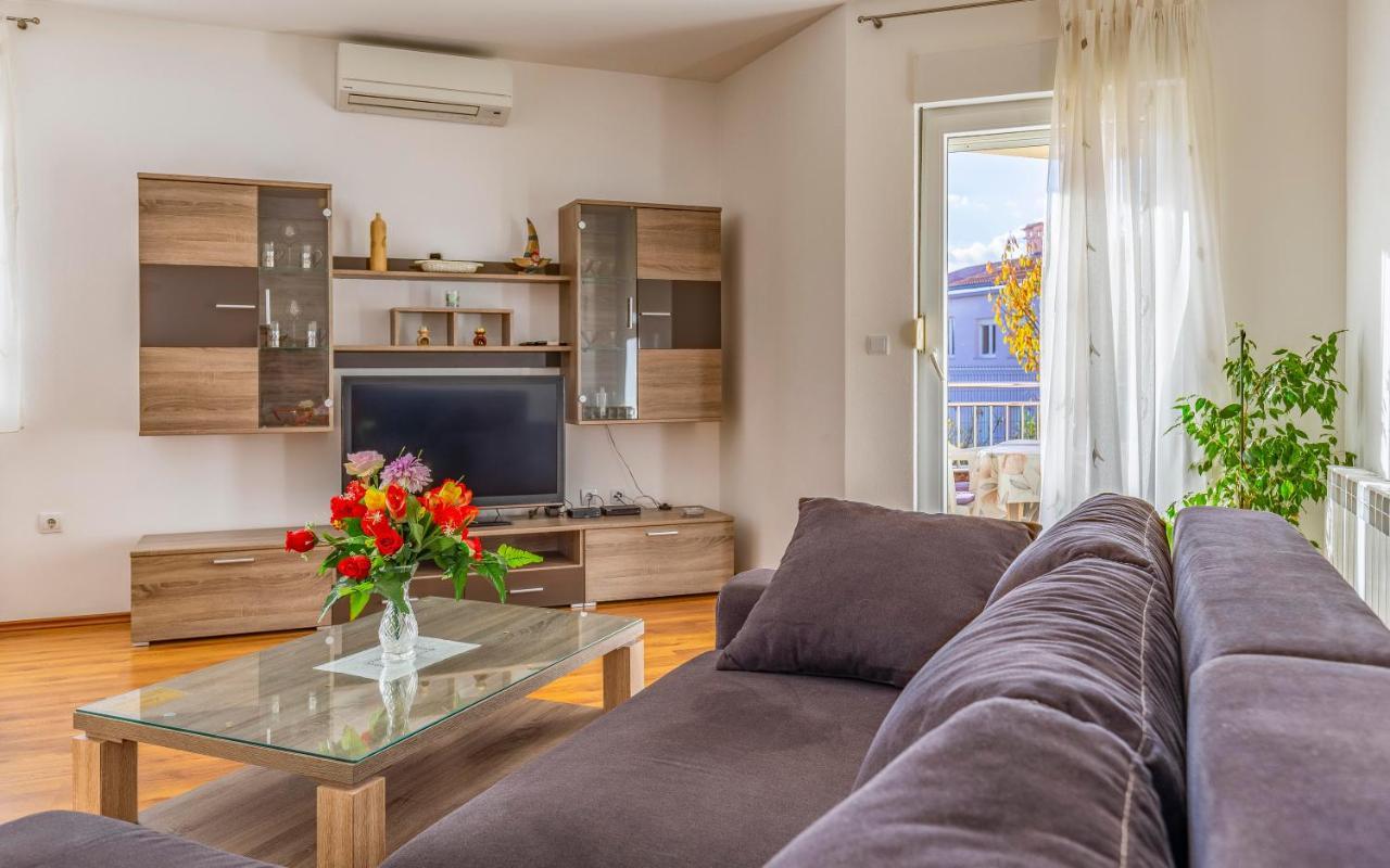 Istriensonne - Apartments Veruda Mit Grillterrasse Пула Екстериор снимка